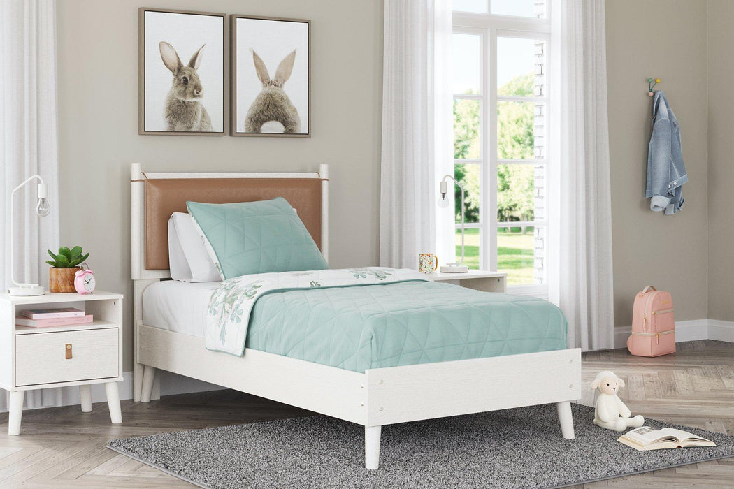 Aprilyn Bed