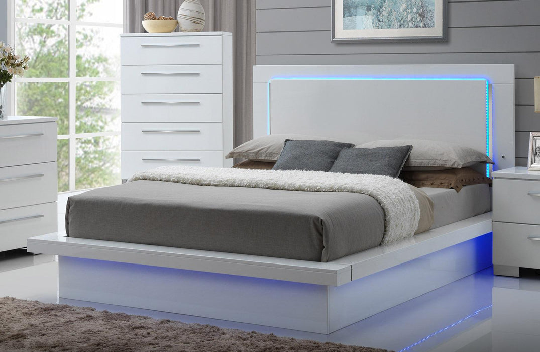New Classic Sapphire King Platform Bed in White